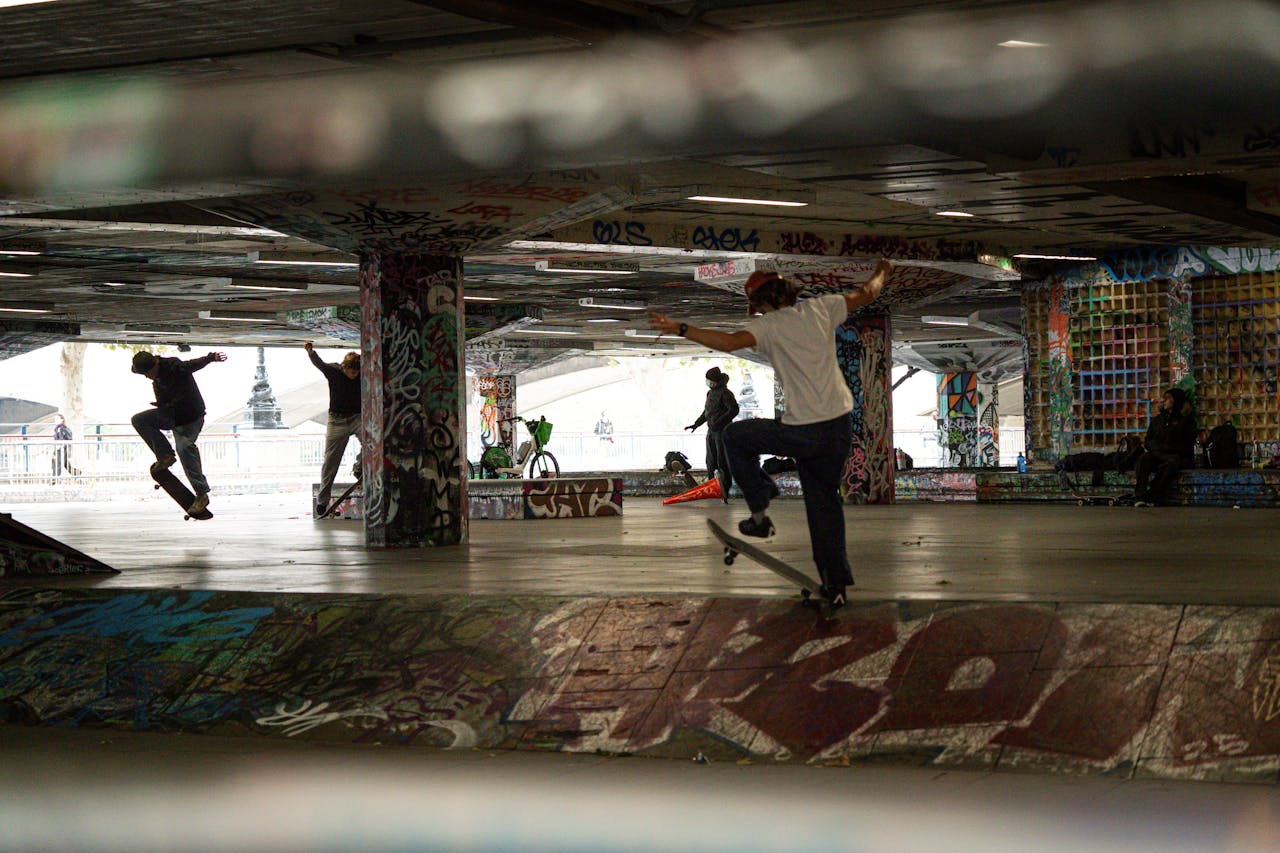 services-01 Skaters at Southbank Skatepark, London